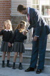 Felipe von Spanien mit Töchtern Sofia und Leonor