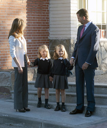 Letizia von Spanien und Felipe von Spanien mit Töchtern Sofia und Leonor