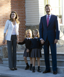 Letizia von Spanien und Felipe von Spanien mit Töchtern Sofia und Leonor