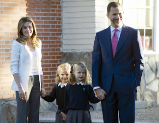 Letizia von Spanien und Felipe von Spanien mit Töchtern Sofia und Leonor