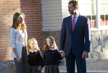 Letizia von Spanien und Felipe von Spanien mit Töchtern Sofia und Leonor