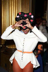 Shingai Shoniwa (Noisettes)