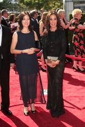 Olivia Harrison mit Begleitung