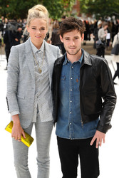 Gabriella Wilde mit Begleitung