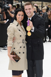 Peter Reed mit Begleitung