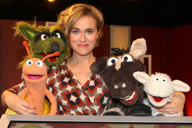 Caren Miosga mit Fienchen, Wolf, Wolle und Pferd