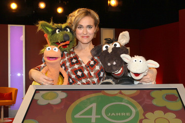 Caren Miosga mit Fienchen, Wolf, Wolle und Pferd