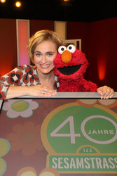 Caren Miosga mit Elmo