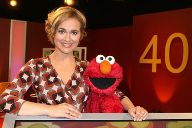 Caren Miosga mit Elmo