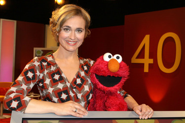 Caren Miosga mit Elmo
