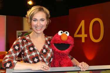 Caren Miosga mit Elmo