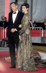 Anne Hathaway mit Begleitung