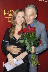 Walter Sittler mit Julia Roberts Wachsfigur