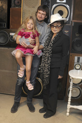 Gera Verzilov, Pyotr Verzilov, Yoko Ono