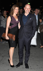 Rob Corddry mit Begleitung