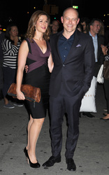 Rob Corddry mit Begleitung