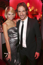 Luisa Hartema mit Begleitung