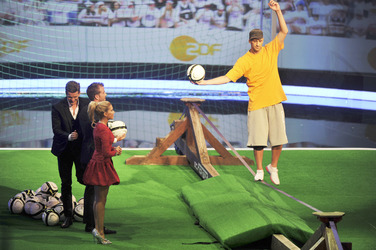 Markus Lanz, Sylvie van der Vaart, Rafael van der Vaart, Wettkandidat Cijan Calis