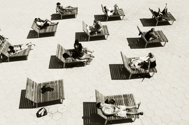 Liegestühle am East River