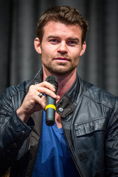Daniel Gillies