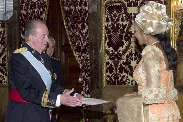 Juan Carlos I. von Spanien, Bianca Olivia Odumegwu-Ojukwu