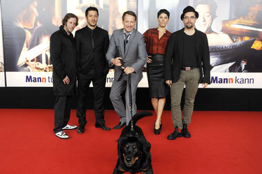 Oliver Korittke, Fahri Yardim, Wotan Wilke Möhring mit Hund Bruno, Jasmin Gerat, Jan Josef Liefers