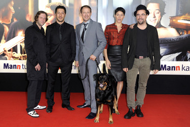 Oliver Korittke, Fahri Yardim, Wotan Wilke Möhring mit Hund Bruno, Jasmin Gerat, Jan Josef Liefers
