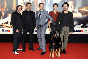 Oliver Korittke, Fahri Yardim, Wotan Wilke Möhring mit Hund Bruno, Jasmin Gerat, Jan Josef Liefers