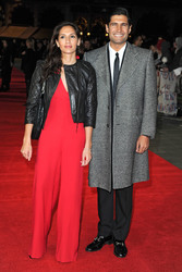 Kayvan Novak mit Schwester Rosie