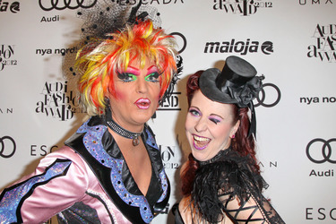 Olivia Jones, Eve Champagne