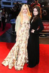 Elle Fanning, Alice Englert