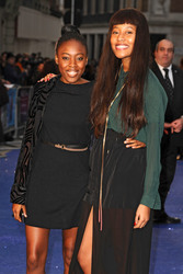 V V Brown mit Begleitung