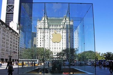 Apple Retail Store 5th Ave - New Cube und The Plaza