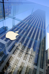 Apple Retail Store 5th Ave - New Cube und General Motors Building