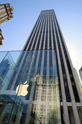 Apple Retail Store 5th Ave - New Cube und General Motors Building