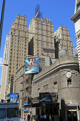 Majestic Theatre und Milford Plaza Hotel
