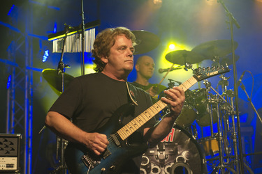 Ian Crichton, Mike Thorne (Saga)