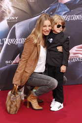 Xenia Seeberg mit Sohn Phelias Martinek
