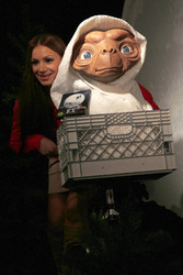 Radost Bokel mit E.T.