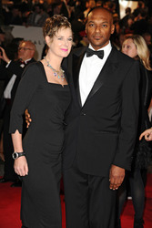 Colin Salmon mit Begleitung