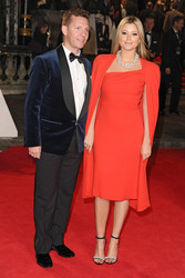 Holly Valance mit Begleitung