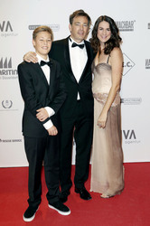 Jan Sosniok mit Freundin Nadine Möllers und Sohn Jonas