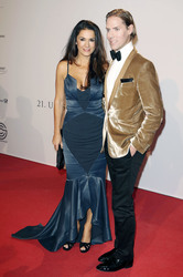 Mariella Ahrens mit Begleitung