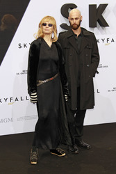 Veruschka Gräfin von Lehndorff mit Begleitung