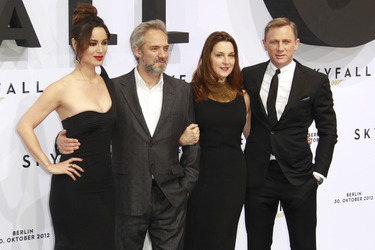 Bérénice Marlohe, Sam Mendes, Barbara Broccoli, Daniel Craig