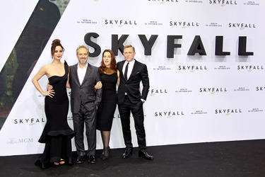 Bérénice Marlohe, Sam Mendes, Barbara Broccoli, Daniel Craig
