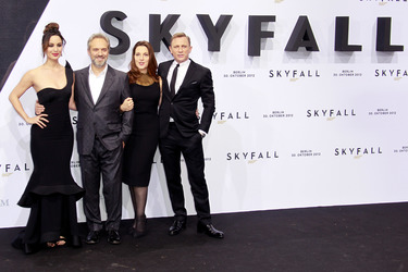 Bérénice Marlohe, Sam Mendes, Barbara Broccoli, Daniel Craig