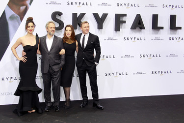 Bérénice Marlohe, Sam Mendes, Barbara Broccoli, Daniel Craig