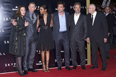 Barbara Broccoli, Daniel Craig, Naomie Harris, Javier Bardem, Sam Mendes, Michael G. Wilson