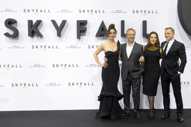 Bérénice Marlohe, Sam Mendes, Barbara Broccoli, Daniel Craig